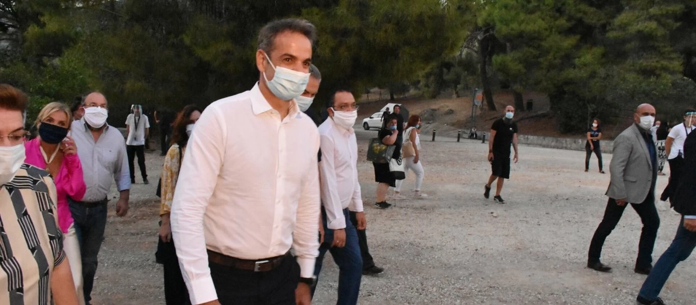 «Πλοίο της γραμμής» «βάφτισαν» τα φιλοκυβερνητικά ΜΜΕ τις εξορμήσεις του Κ.Μητσοτάκη με ελικόπτερο καναλάρχη!